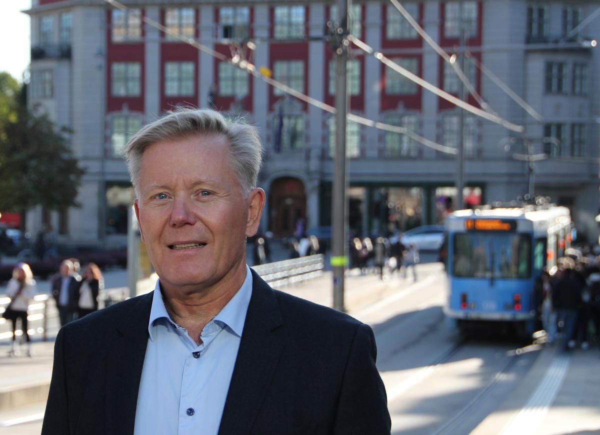 - rentebærende kredittkortgjeld har økt med 2,0 mrd. siden sommeren, og viser at flere ikke betaler alt ved forfall, sier daglig leder i Norsk Gjeldsinformasjon, Svein Ove Karstensen.